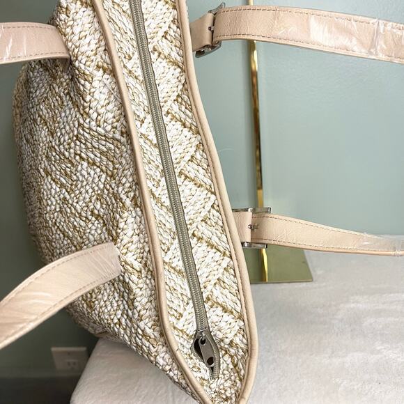 Linea V Tan Woven Polyurethane Shoulder Bag - Picture 5 of 10